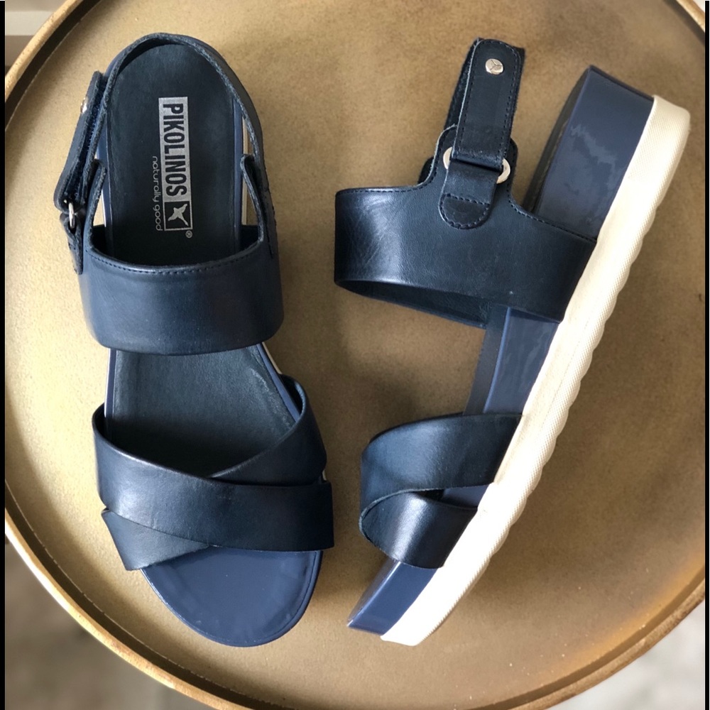 PINKOLINOS ‘ROSAMAR’ PLATFORM SANDAL IN BLUE. 38